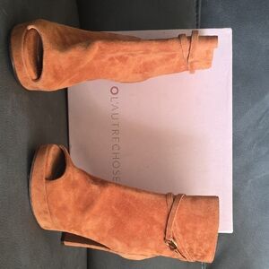 L'Autre Chose Women's Tan Suede Boots